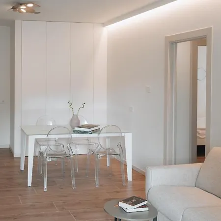 Hotel apartamentowy Sea Breeze 4*