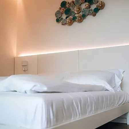 Sea Breeze Aparthotel 4*